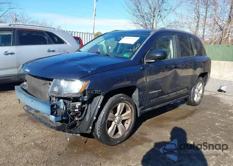 2016 Jeep Compass Latitude z USA, uszkodzony, nr VIN 1C4NJDEB9GD810430